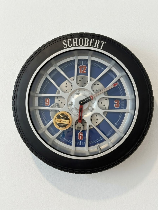 ساعت دیواری طرح لاستیک و تعمیرگاه ماشین برند شوبرت Schobert کد 5212