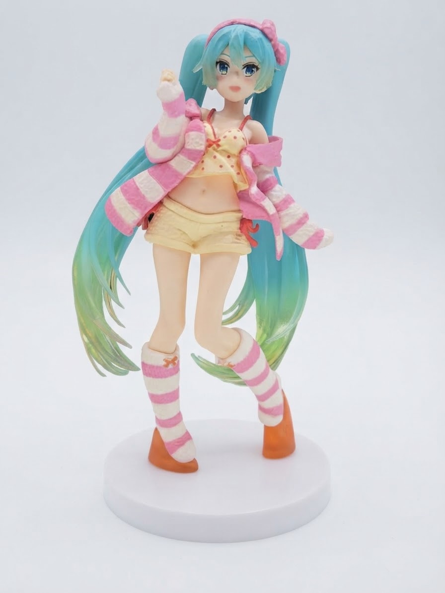 اکشن فیگور 21 سانتی هاتسونه Hatsune با پیژامه از انیمه Miku